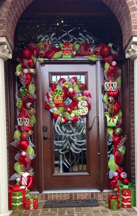 22 Christmas Wreath Ideas For Your Front Door