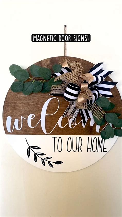 Check out these amazing magnetic door welcome signs that you can change out the bows! | Diy ...