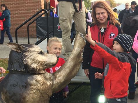 Permanent salute to onetime NIU mascot unveiled outside Huskie Stadium ...