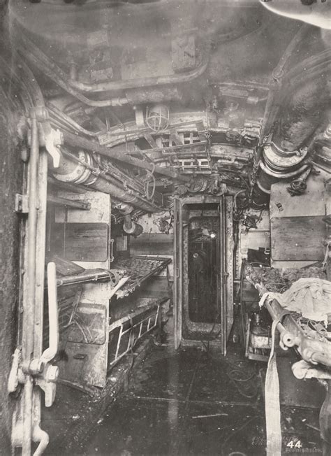 Extraordinary Photographs of a Captured WW1 U-Boat Submarine (1918) - Flashbak