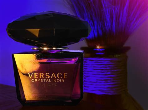 Crystal Noir Eau de Toilette Versace 香水 - 一款 2004年 女用 香水