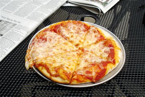 Shakespeare's Pizza | Small Cheese Pizza | The Pizza Review | Flickr