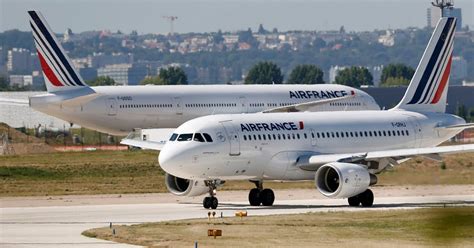 Air France flights bound for Paris from US diverted after 'bomb threats' - World News - Mirror ...