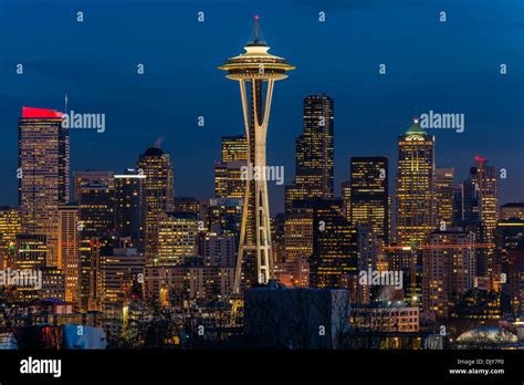 View seattle skyline night in hi-res stock photography and images - Alamy