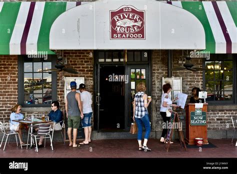 Savannah riverfront dining hi-res stock photography and images - Alamy