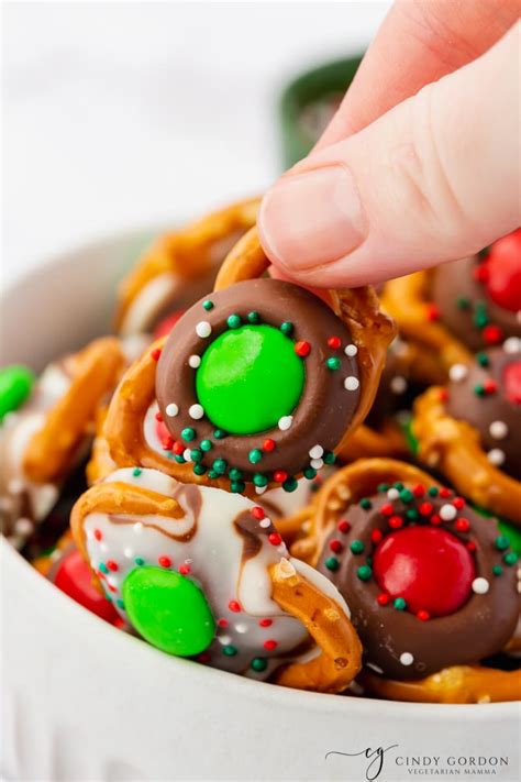 Christmas Pretzels - Vegetarian Mamma