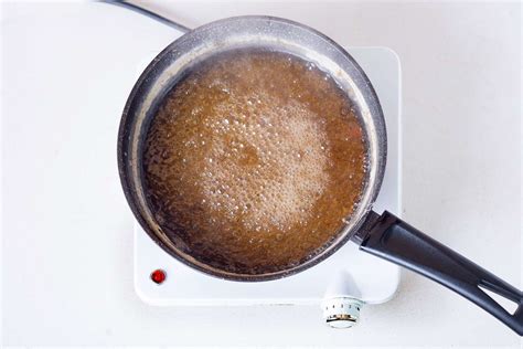 How to Clean Pans With Baking Soda