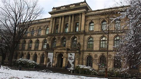 Visit the Natural History Museum (Naturkundemuseum) in Berlin