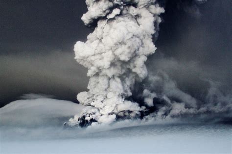 Iceland’s Grimsvotn Volcano Erupts | TIME