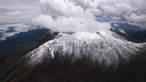 Pichincha volcano summit with snow and Quito aerial views flight by Sinus Pipistrel - YouTube