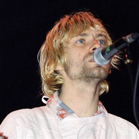 Kurt Cobain at the Reading Festival, Reading, UK. 1992 | Nirvana kurt cobain, Kurt cobain, Nirvana