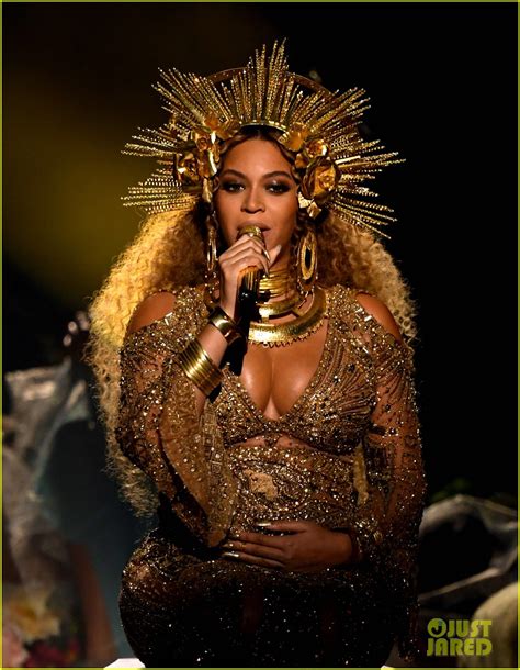 Pregnant Beyoncé Bares Baby Bump in Projections for Grammys 2017 ...