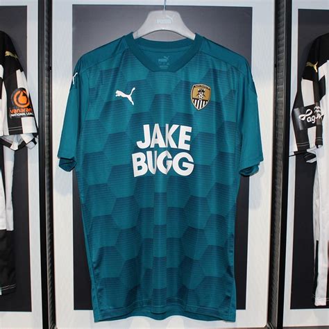 Notts County 2020-21 GK Away Kit