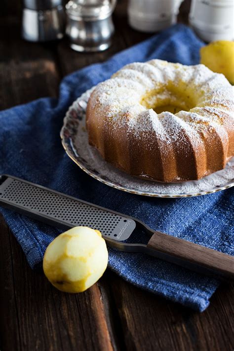 Saftiger Zitronenkuchen Rezept als Gugelhupf - Die Küche brennt