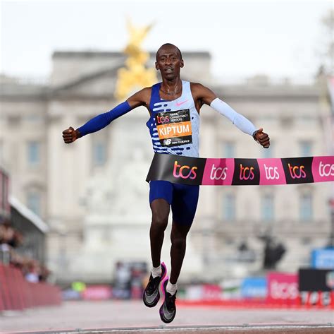 Marathoner Kelvin Kiptum breaks world record – The Greyhound