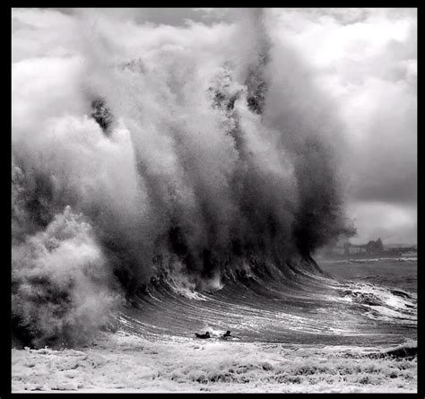 WOW! This rogue wave is HUGE!!! | Surfing waves, Waves, Rogue wave