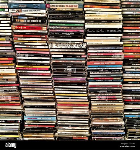 Music collection cd cds Banque de photographies et d’images à haute résolution - Alamy