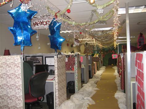 25 Stunning Office Christmas Decorations Ideas – Decoration Love