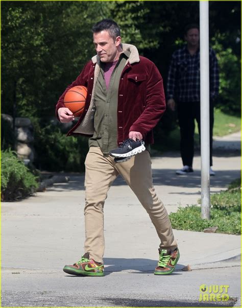 Ben Affleck Carries a Basketball on Set of 'The Accountant 2': Photo 5025913 | Ben Affleck ...