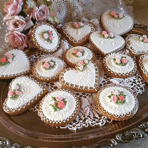 Elegant Decorated Wedding Cookies - jenniemarieweddings