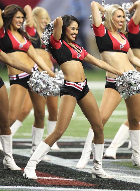 27 Photos Of The Beautiful NFL Cheerleading Squads - Atlanta Falcons ...