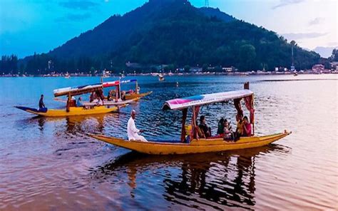 Kashmir Houseboat Tour (124145),Holiday Packages to Srinagar, Baramulla ...