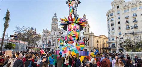 Tradiciones españolas: fiestas y costumbres antiguas y actuales, y más.