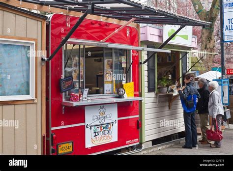 Portland oregon food trucks hi-res stock photography and images - Alamy