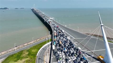 Hong Kong-Zhuhai-Macao Bridge sees travel peak during holiday - CGTN