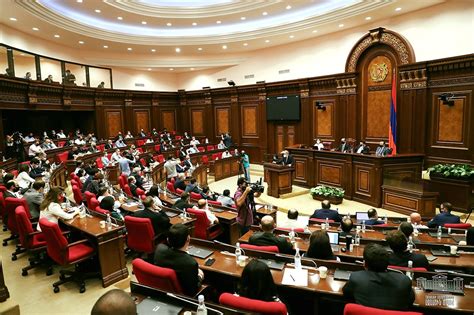 Armenia’s Pashinyan compromises on court reform | Eurasianet