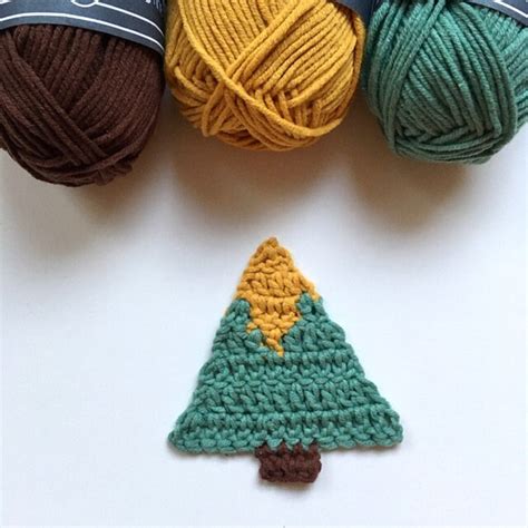 K-Christmas Bunting - Crochet Pattern - Knotsosquare