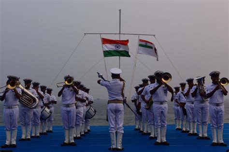 President Approves New Design For Indian Navy Crest | DDE