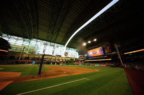 Will the roof be closed for Game 2 of the World Series?