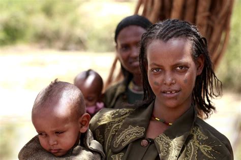 File:Ethiopian mothers with babies.jpg