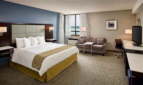 WATERFRONT HOTEL DOWNTOWN BURLINGTON $158 ($̶1̶9̶0̶) - Updated 2022 ...