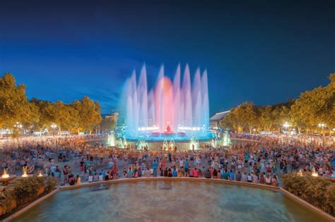 Best fountains in Europe - Barcelona night view of Magic Fountain light ...