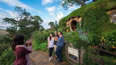 Hobbiton-movie-set-day-tours-from-auckland-15 | Must Do New Zealand