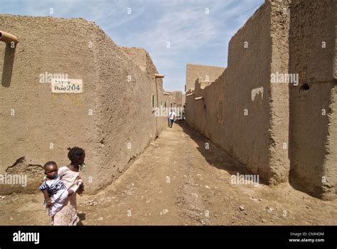 Locals in Djenne, Mali Stock Photo - Alamy