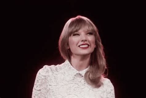 Taylor Swift GIF - Taylor Swift Cute - Discover & Share GIFs