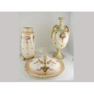 Crown Devon (England) vases and ewers - price guide and values