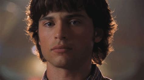 smallville clark kent tom welling gif | WiffleGif