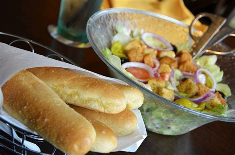 10 Times Olive Garden breadsticks made everything better