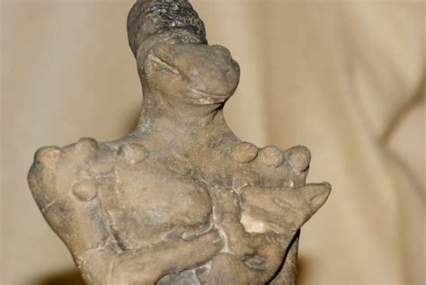 Sumerian statuette. Nammu