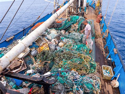 48天淨空海洋計畫！清出103噸垃圾「載爆船隻」 海下滿滿污染超震撼：沒有魚 - 花生時報