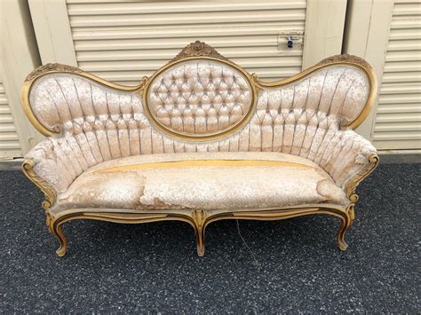 Vintage Victorian Style Tufted Sofa Needs Reupholstery - Etsy Israel