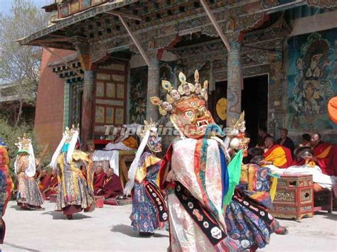 Tibetan Ethnic Group, Facts about Tibetan Minority, Tibetan People China