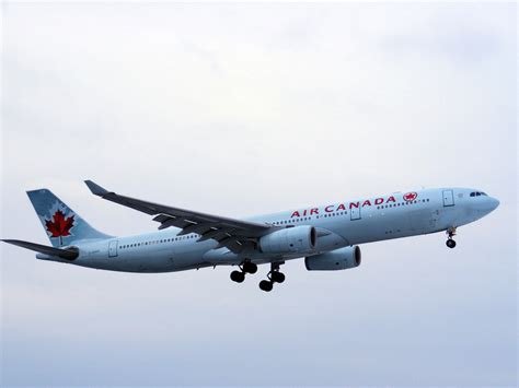 File:Air Canada Airbus A330-343 (C-GHKR).jpg - Wikipedia