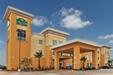 La Quinta Inn & Suites by Wyndham Jourdanton - Pleasanton | Jourdanton, TX Hotels