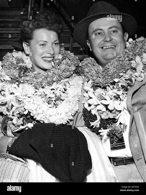 MAUREEN O'HARA and husband WILL PRICE arrive in Hawaii for a vacation, 1950 Stock Photo - Alamy