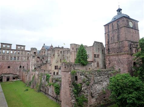 Heidelberg Castle: Age-old ruins tower above German city ...